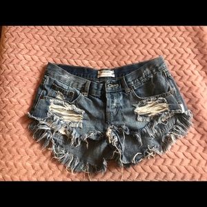 ONE teaspoon distressed shorts